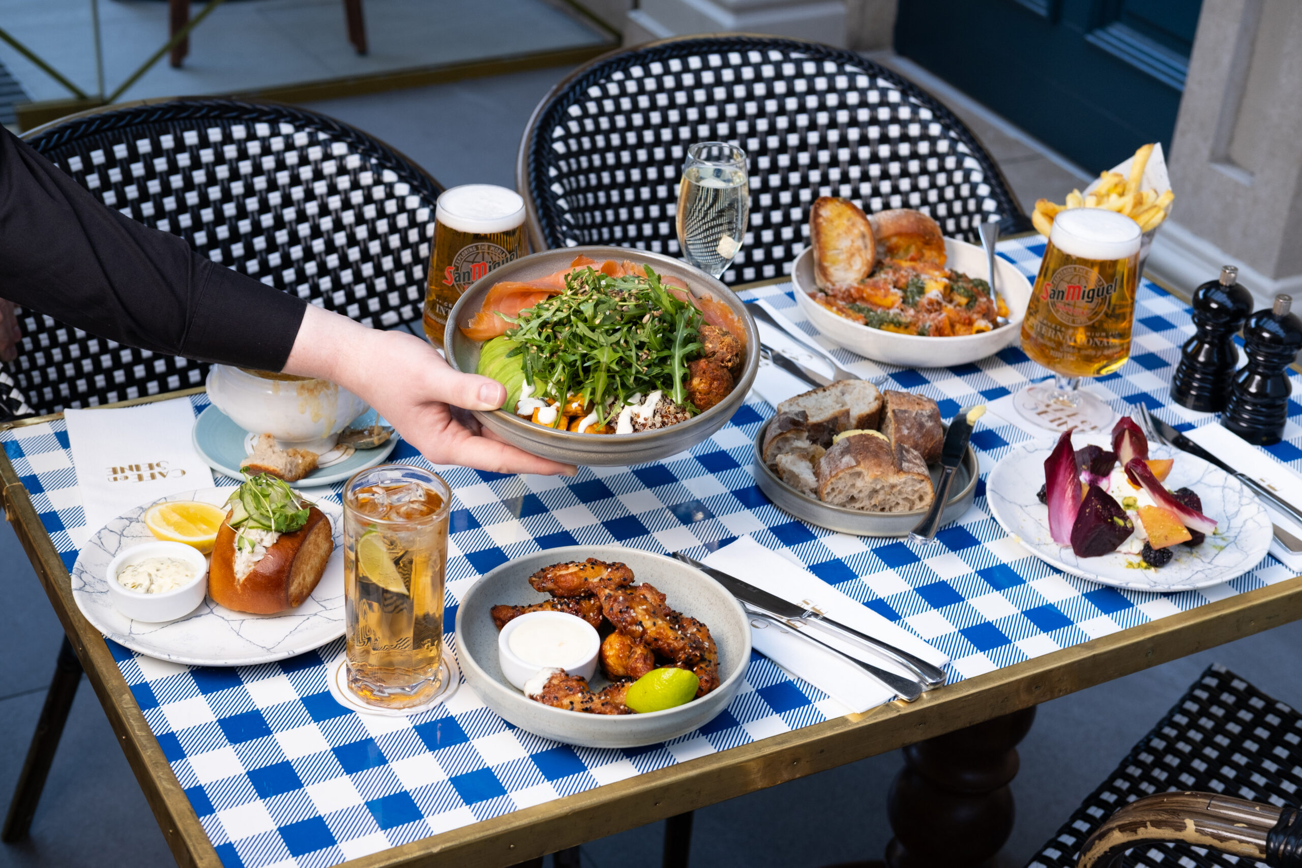 Cafe en Seine food & Drinks